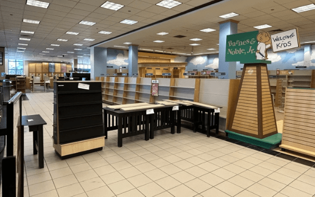 After 26 years, Barnes & Noble Clybourn is&nbsp;closing